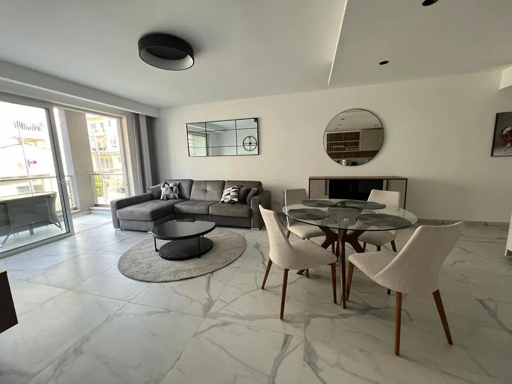 Skylark 2 Apartment With Terrace Is-Swieqi