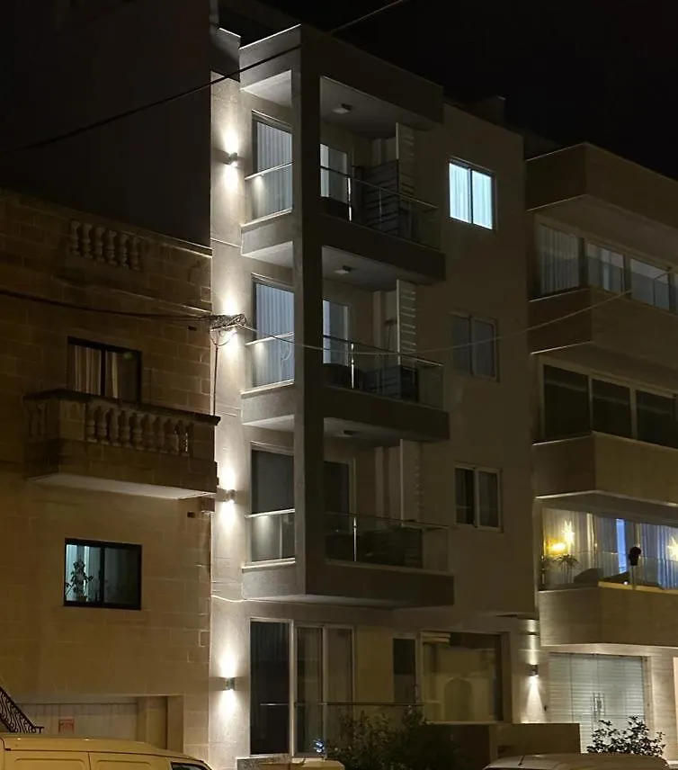 Skylark 2 Apartment With Terrace Is-Swieqi